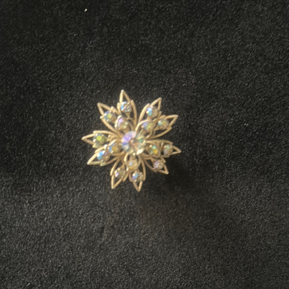 Silver Star Brooch with Lavender Gemstone